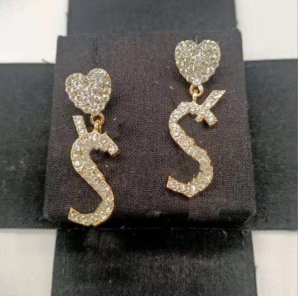 18k gold plated luxury letters stud brand designers geometric famous women crystal rhinestone earring wedding party jewelry, Golden;silver
18k gold plated luxury letters stud brand designers geometric famous women crystal rhinestone earring wedding party jewelry, Golden;silver