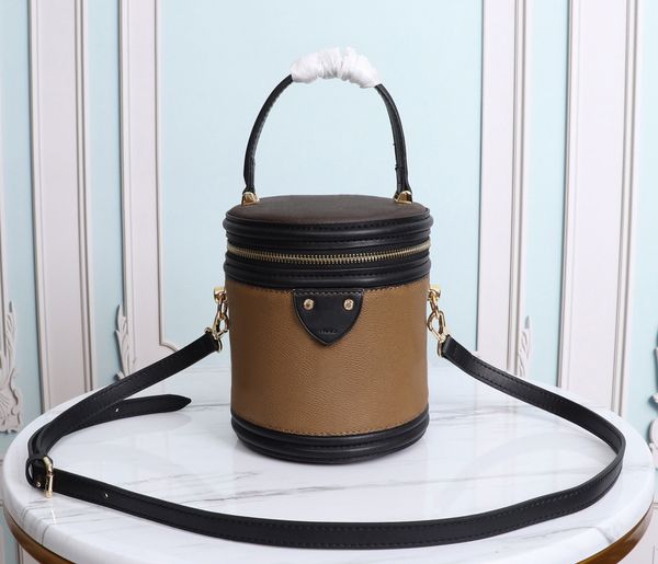 designer womens shoulder bag luxury reverse handbags leather fashion mini tote bags flower letters crossbody ladie cannes makeup purses qual
designer womens shoulder bag luxury reverse handbags leather fashion mini tote bags flower letters crossbody ladie cannes makeup purses qual