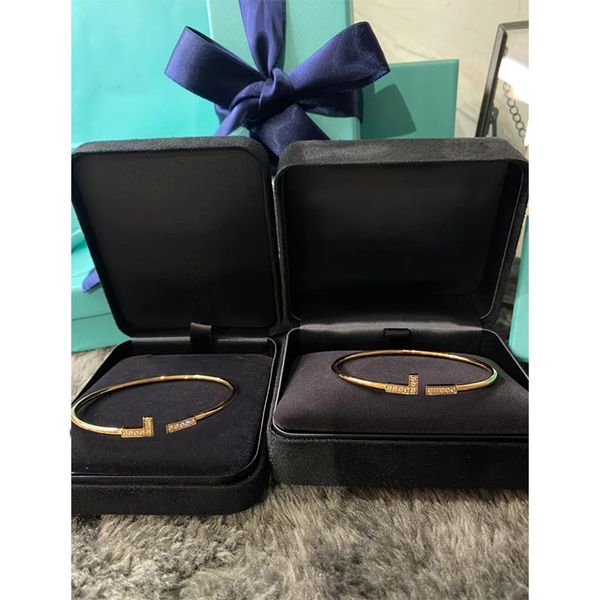new luxury silver bracelet designer bracelet love bracelet designer enamel bracelet fashion jewelry lucky bracelet gifts for girls, Golden;silver
new luxury silver bracelet designer bracelet love bracelet designer enamel bracelet fashion jewelry lucky bracelet gifts for girls, Golden;silver