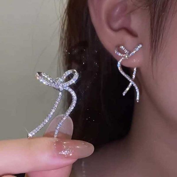 stud fashion silver color ribbon bow drop earrings for women girls korean style rhinestone bow ear studs earrings wedding jewelry p230411, Golden;silver
stud fashion silver color ribbon bow drop earrings for women girls korean style rhinestone bow ear studs earrings wedding jewelry p230411, Golden;silver