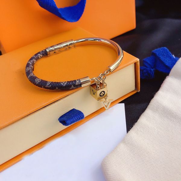 charm bangle designer for women luxury designer jewelry faux leather pendant 18k gold plated stainless steel bracelet womens wedding gifts s, Black
charm bangle designer for women luxury designer jewelry faux leather pendant 18k gold plated stainless steel bracelet womens wedding gifts s, Black