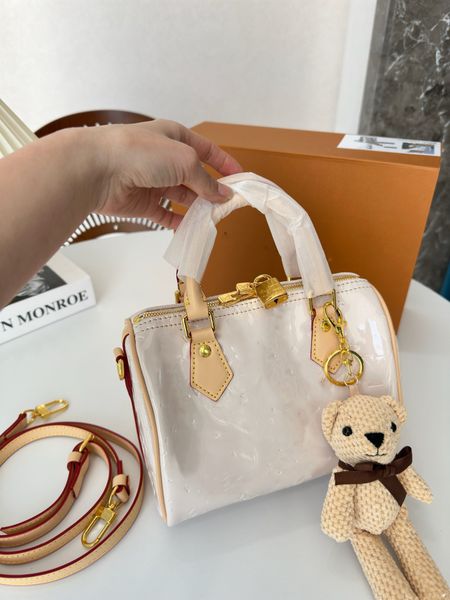 new women's genuine leather crossbody bag designer's design embossed lacquer leather shoulder bag fashion pillow bag with bear pen
new women's genuine leather crossbody bag designer's design embossed lacquer leather shoulder bag fashion pillow bag with bear pen