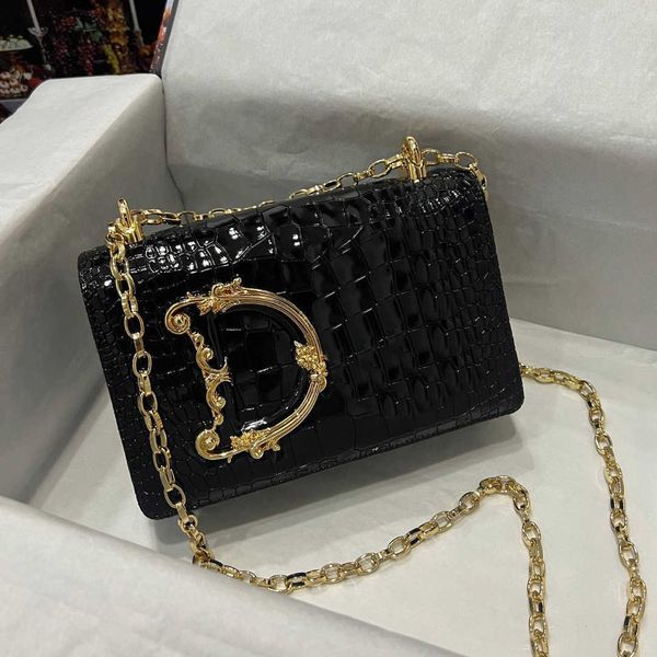 gold chain shoulder bags d letter designer bags woman classic quality crossbody bags crocodile leather messenger bag women fashion bags 2303
gold chain shoulder bags d letter designer bags woman classic quality crossbody bags crocodile leather messenger bag women fashion bags 2303