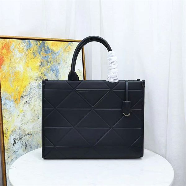 luxury designer bag totes leather handbag with double handles and interior keychain iconic geometric triangle crossbody bags 2023 backpack s
luxury designer bag totes leather handbag with double handles and interior keychain iconic geometric triangle crossbody bags 2023 backpack s