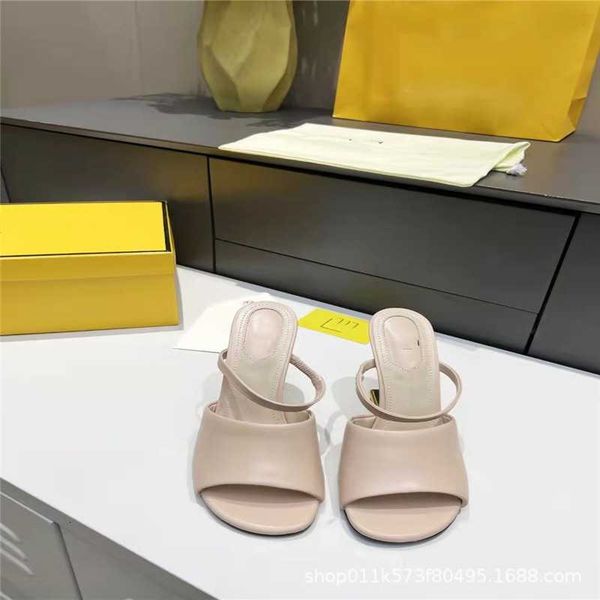 2023 spring/summer edition temperament skin tone fish mouth with french faux leather square head rubber straight line, Black
2023 spring/summer edition temperament skin tone fish mouth with french faux leather square head rubber straight line, Black