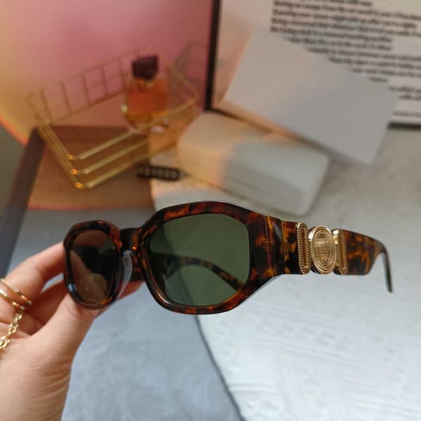 designer versage fashion vercace sunglasses men women sunglass fashion glasses trend glasses slimming sunglasses protection luxury white 202, White;black
designer versage fashion vercace sunglasses men women sunglass fashion glasses trend glasses slimming sunglasses protection luxury white 202, White;black