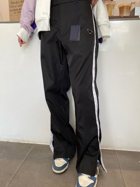 2023 men pants casual hip hop luxury trousers nylon version loose foot zipper binding foot design multi-pocket design triangle decoration ro, Black
2023 men pants casual hip hop luxury trousers nylon version loose foot zipper binding foot design multi-pocket design triangle decoration ro, Black