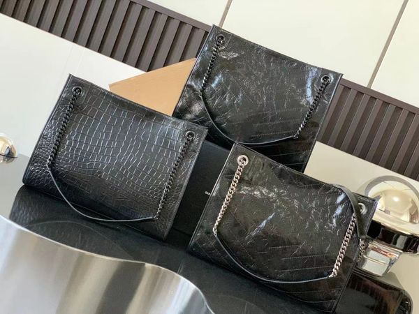 travel bags, shopping bags wrinkle grabbing oil wax cowhide, the hardware is wrapped in full cowhide, and the craft bag has a very light wei
travel bags, shopping bags wrinkle grabbing oil wax cowhide, the hardware is wrapped in full cowhide, and the craft bag has a very light wei