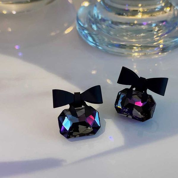 stud 2023 new joker korean sweet black bowknot women earrings fashion senior shiny crystal geometric square stud earrings jewelry p230411, Golden;silver
stud 2023 new joker korean sweet black bowknot women earrings fashion senior shiny crystal geometric square stud earrings jewelry p230411, Golden;silver