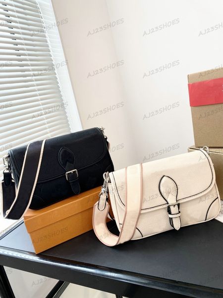black white emboss diane baguette bag m46386 leather designer handbags louise totes women shoulder crossbody bag ladies purses clutch wallet
black white emboss diane baguette bag m46386 leather designer handbags louise totes women shoulder crossbody bag ladies purses clutch wallet