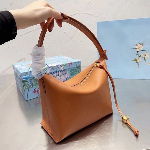 high-quality leather one shoulder bag designer handbag purse fashion brand women's bag large capacity underarm tote bag classic luxury
high-quality leather one shoulder bag designer handbag purse fashion brand women's bag large capacity underarm tote bag classic luxury