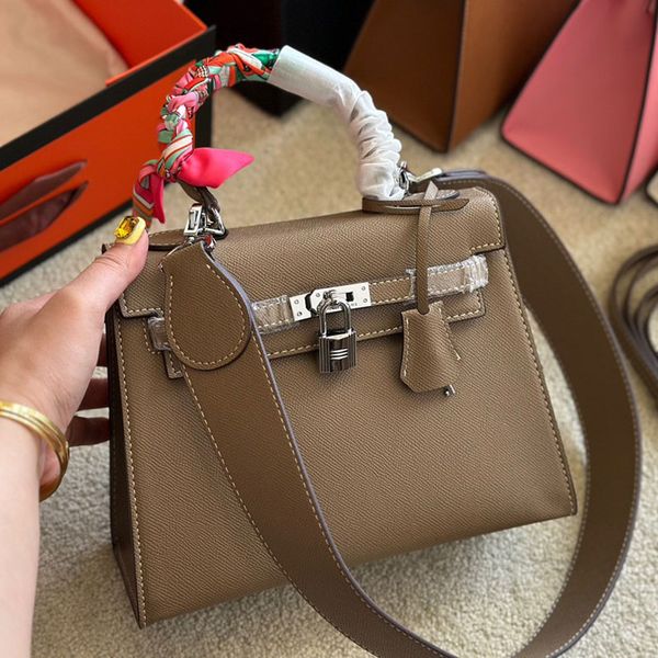 evening bags palm leather cross body purse head designer handbags print epsom layer simple one shoulder bag cowhide tote shoulder long strap
evening bags palm leather cross body purse head designer handbags print epsom layer simple one shoulder bag cowhide tote shoulder long strap