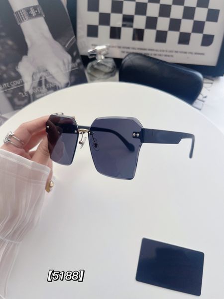black frame grandma xiang's home sunglasses, hd lenses, four color frame optional, White;black
black frame grandma xiang's home sunglasses, hd lenses, four color frame optional, White;black