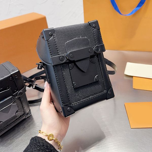 cell phone crossbody bags mobile bag mini men handbag purse classical letter print plain leather hasp hardware detachable strap imprint lett
cell phone crossbody bags mobile bag mini men handbag purse classical letter print plain leather hasp hardware detachable strap imprint lett