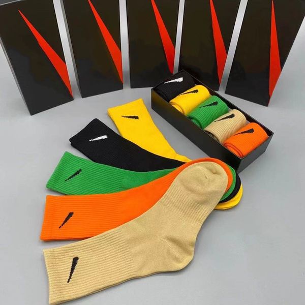 designer new fashion embroidery womens socks brand run cotton letter printed mens sock with box, Black;white
designer new fashion embroidery womens socks brand run cotton letter printed mens sock with box, Black;white