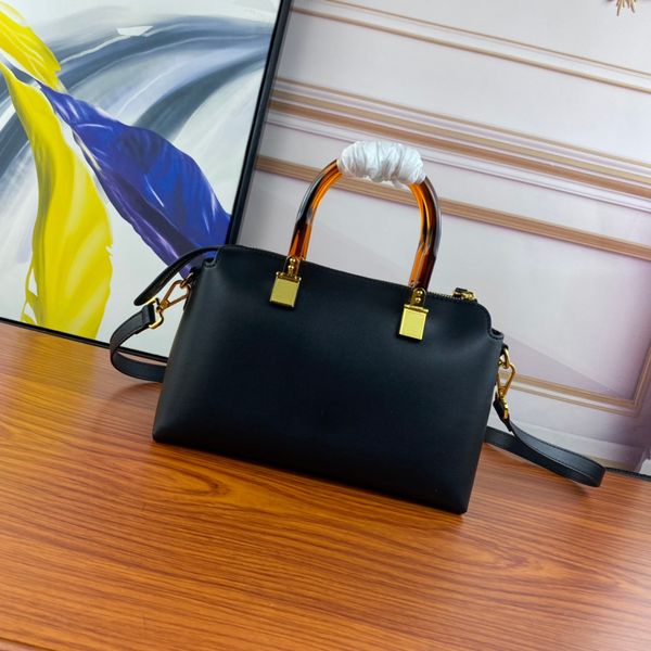 7a designer totes tortoise shell handle lady single shoulder bags cowhide solid color handbags
7a designer totes tortoise shell handle lady single shoulder bags cowhide solid color handbags