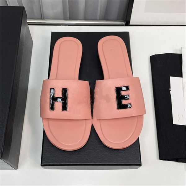 fashion slippers 2023 channel design summer men and women flat shoes thick sole leather rubber letter logo casual cartoon slippers 07-06, Black
fashion slippers 2023 channel design summer men and women flat shoes thick sole leather rubber letter logo casual cartoon slippers 07-06, Black