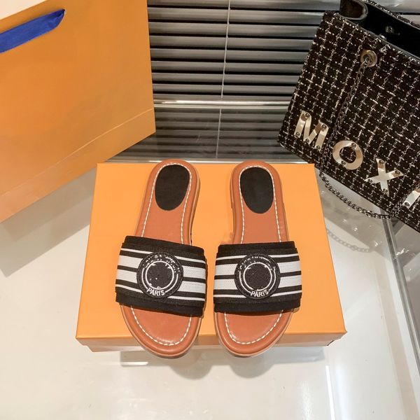 2023ss woman embroidered flat slippers mule logo slides black beige embroidery paris sandal flip flops casual sandals summer shoes designer
2023ss woman embroidered flat slippers mule logo slides black beige embroidery paris sandal flip flops casual sandals summer shoes designer