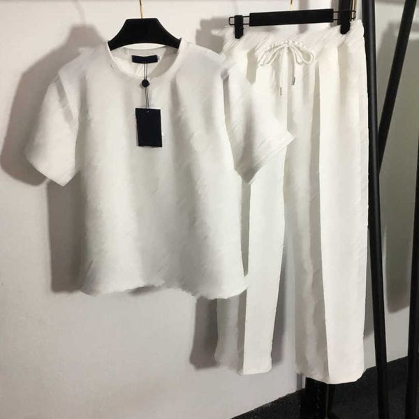 23ss womens designer clothing womens tracksuits presbyopia logo embossed short sleeve t-shirt elastic waist casual wide leg trousers set wom, White
23ss womens designer clothing womens tracksuits presbyopia logo embossed short sleeve t-shirt elastic waist casual wide leg trousers set wom, White
