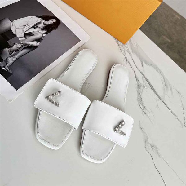 fashion slippers 2023 louisity luxury design summer viutonity men flat women slope heel leather rubber letter logo casual sandals lvity 06-0, Black
fashion slippers 2023 louisity luxury design summer viutonity men flat women slope heel leather rubber letter logo casual sandals lvity 06-0, Black