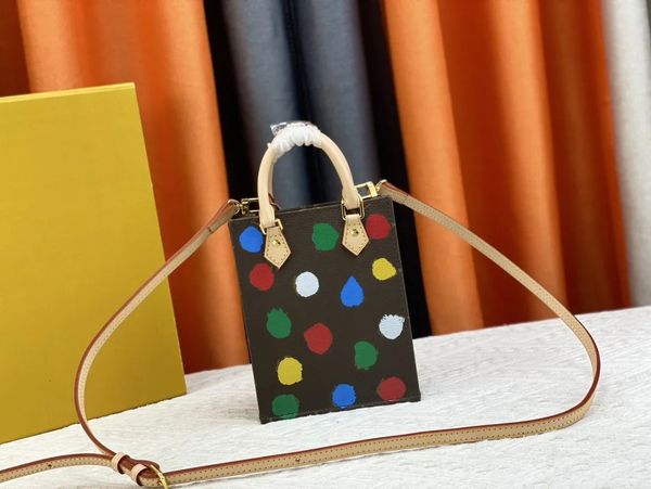 23ss yk petit sac plat mini phone bag yayoi kusama tote womens designers luxurys painted dots cross body leather sac plat organ handbag m694
23ss yk petit sac plat mini phone bag yayoi kusama tote womens designers luxurys painted dots cross body leather sac plat organ handbag m694