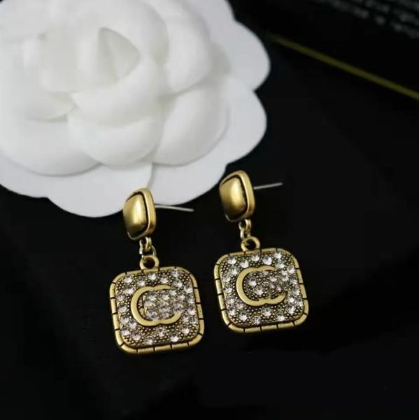 brand 18k gold plated 925 silver luxury designer letter ear studs geometric famous women round crystal rhinestone pearl earrings wedding par, Golden;silver
brand 18k gold plated 925 silver luxury designer letter ear studs geometric famous women round crystal rhinestone pearl earrings wedding par, Golden;silver