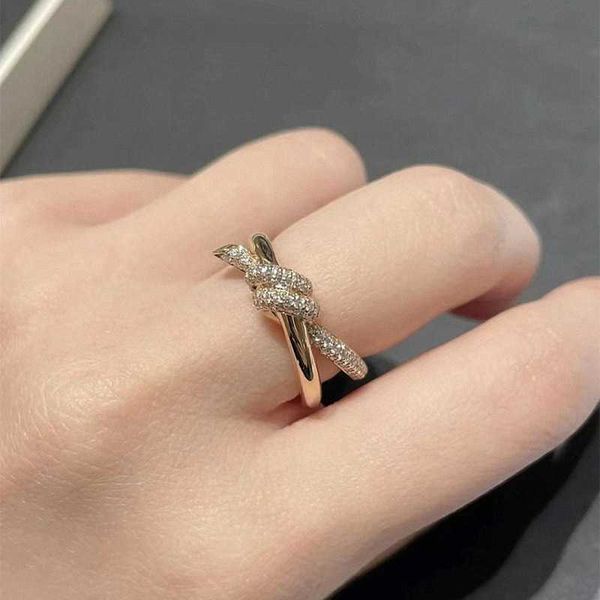 original s925 silver valley ailing same knot full diamond ring 18k rose gold interwoven ring qixi valentine's day gift original logo
original s925 silver valley ailing same knot full diamond ring 18k rose gold interwoven ring qixi valentine's day gift original logo