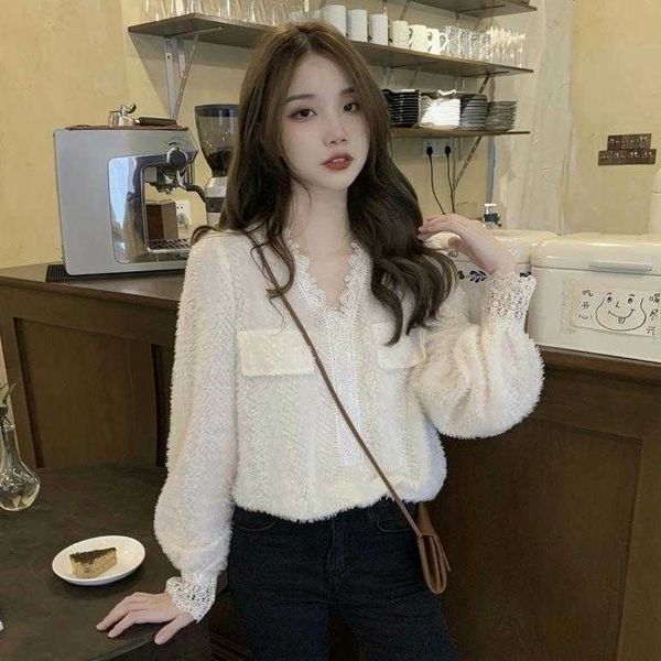 korean style v neck lace stitching shirt womens autumn and winter elegant inner, White
korean style v neck lace stitching shirt womens autumn and winter elegant inner, White