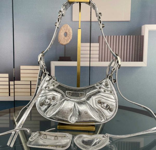 shoulder bags motorcycle handbag crossbody bag half moon armpit genuine leather handbags purse classic letters nails decor adjustable strap
shoulder bags motorcycle handbag crossbody bag half moon armpit genuine leather handbags purse classic letters nails decor adjustable strap