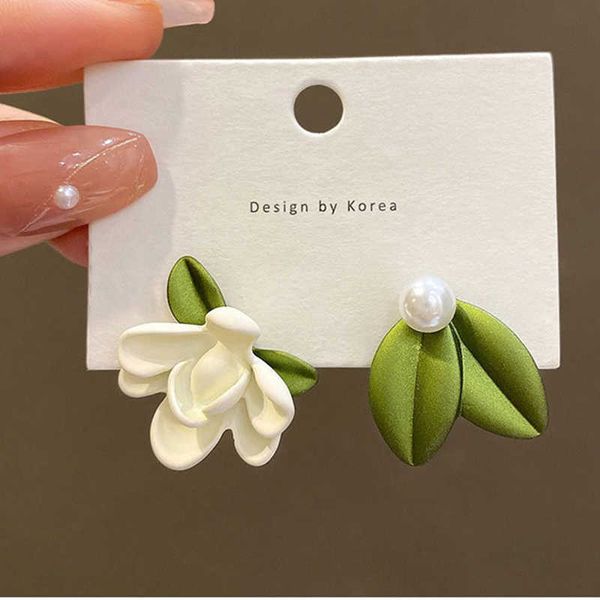stud 2023 asymmetry imitation pearl stud earrings flower earrings ins girl new fashion temperament women's earrings jewelry p230411, Golden;silver
stud 2023 asymmetry imitation pearl stud earrings flower earrings ins girl new fashion temperament women's earrings jewelry p230411, Golden;silver