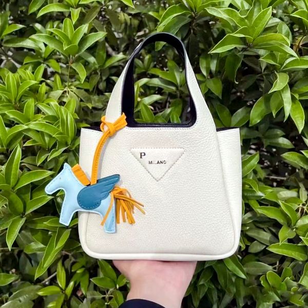 fashion cowhide leather basket bag triangle prad luxury designer totes handbag womens cross body hobo shopping bags bucket beach men lady pu
fashion cowhide leather basket bag triangle prad luxury designer totes handbag womens cross body hobo shopping bags bucket beach men lady pu