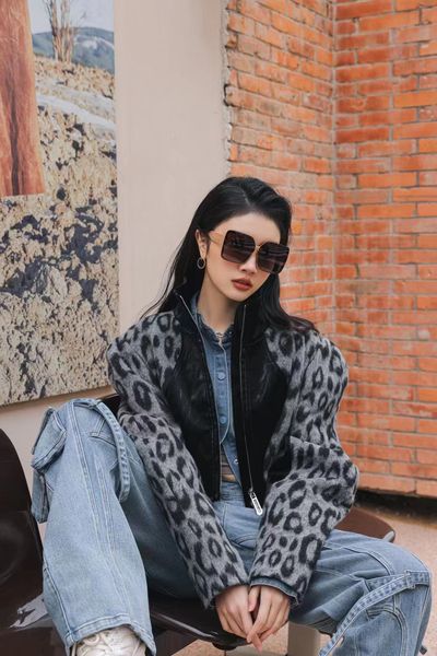 square sunglasses grandma xiang's home sunglasses polarized lens,five color frame optiona with box, White;black
square sunglasses grandma xiang's home sunglasses polarized lens,five color frame optiona with box, White;black