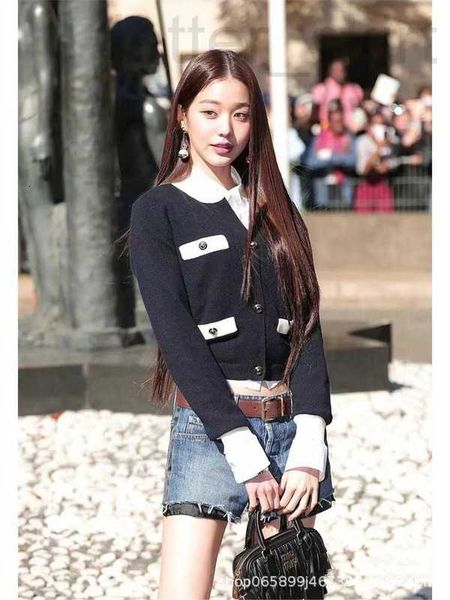 women's t-shirt designer 2023 spring small fragrant style navy blue gold button wool knitted cardigan round neck pullover short for wom, White
women's t-shirt designer 2023 spring small fragrant style navy blue gold button wool knitted cardigan round neck pullover short for wom, White