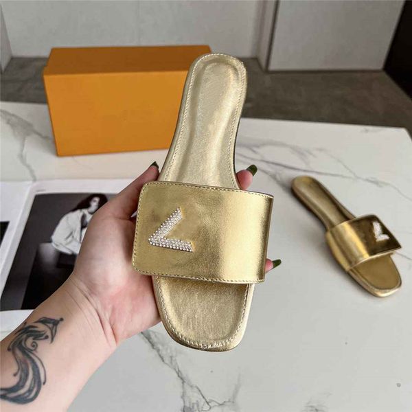 fashion slippers 2023 louisity luxury design summer viutonity men flat women slope heel leather rubber letter logo casual sandals lvity 06-0, Black
fashion slippers 2023 louisity luxury design summer viutonity men flat women slope heel leather rubber letter logo casual sandals lvity 06-0, Black