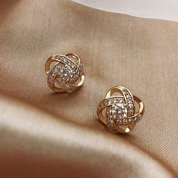 stud new fashion hollow metal flowers temperament stud earrings sweet lovely joker small women earrings jewelry p230411, Golden;silver
stud new fashion hollow metal flowers temperament stud earrings sweet lovely joker small women earrings jewelry p230411, Golden;silver