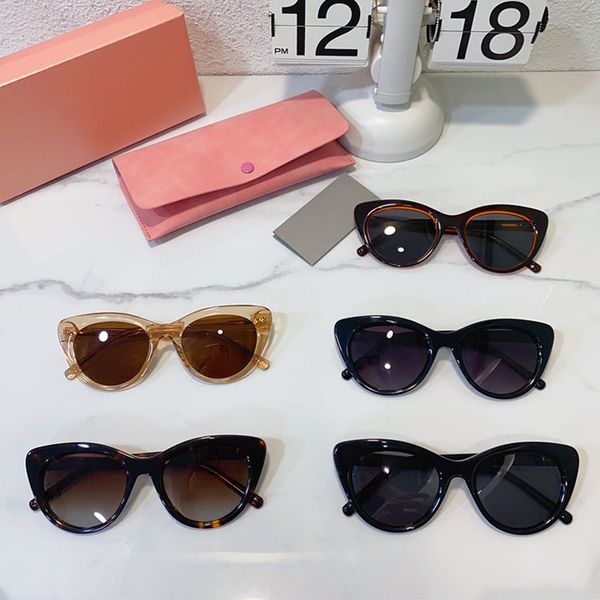 Mens and Womens Fashion Cat Eye Designer Sunglasses High Quality 88863 Acetate Frame Gradient Hip Hop Eyewear UV400 Leisure Vacation Driving Original Box
Mens and Womens Fashion Cat Eye Designer Sunglasses High Quality 88863 Acetate Frame Gradient Hip Hop Eyewear UV400 Leisure Vacation Driving Original Box