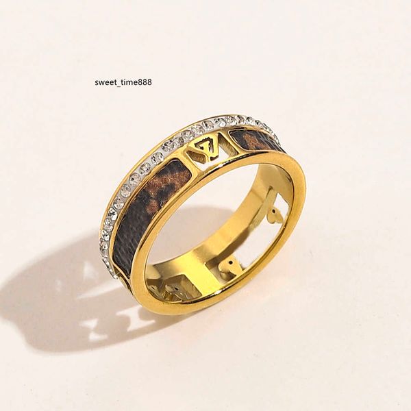 designer branded rings women 18k gold plated crystal faux leather stainless steel love wedding jewelry supplies ring fine carving finger rin, Slivery;golden
designer branded rings women 18k gold plated crystal faux leather stainless steel love wedding jewelry supplies ring fine carving finger rin, Slivery;golden