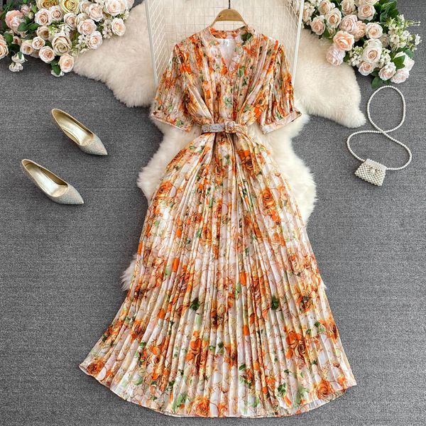 gentle and elegant v-neck dress short sleeve waist waist slim a-line pleated fragmented flower dress beach vacation big swing long dress, Black;gray
gentle and elegant v-neck dress short sleeve waist waist slim a-line pleated fragmented flower dress beach vacation big swing long dress, Black;gray