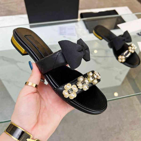 fashion slippers 2023 channel luxury design summer flip-flops for men and women thick soled leather rubber lettering logo casual cartoon fla, Black
fashion slippers 2023 channel luxury design summer flip-flops for men and women thick soled leather rubber lettering logo casual cartoon fla, Black