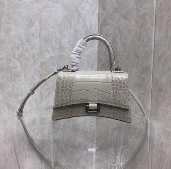 shoulder bags hourglass bag handbag designer ladies shiny crocodile embossed chains crossbody bag fashion leather half moon appearance shoul
shoulder bags hourglass bag handbag designer ladies shiny crocodile embossed chains crossbody bag fashion leather half moon appearance shoul
