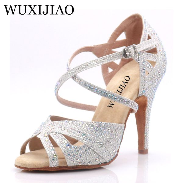 dance shoes wuxijiao black and white flash cloth women's latin dance shoes ballroom party square soft heel 7.5cm 230414
dance shoes wuxijiao black and white flash cloth women's latin dance shoes ballroom party square soft heel 7.5cm 230414