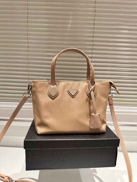 2023 womens designer bag luxury tote bag fashions ladies totes bags three shoulder crossbody handbags classic shopping sac
2023 womens designer bag luxury tote bag fashions ladies totes bags three shoulder crossbody handbags classic shopping sac