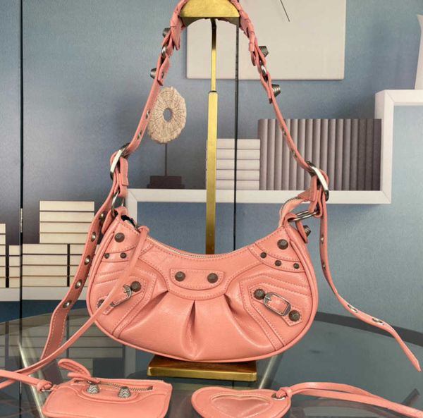 shoulder bags motorcycle handbag crossbody bag half moon armpits genuine leather handbags purse classic letter nails decor adjustable strap
shoulder bags motorcycle handbag crossbody bag half moon armpits genuine leather handbags purse classic letter nails decor adjustable strap