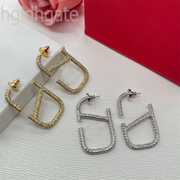 couple shiny luxury earrings small rhinestone designer earring engagement letters v charm ohrringe love fun womens stud earrings tiktok clas, Golden;silver
couple shiny luxury earrings small rhinestone designer earring engagement letters v charm ohrringe love fun womens stud earrings tiktok clas, Golden;silver