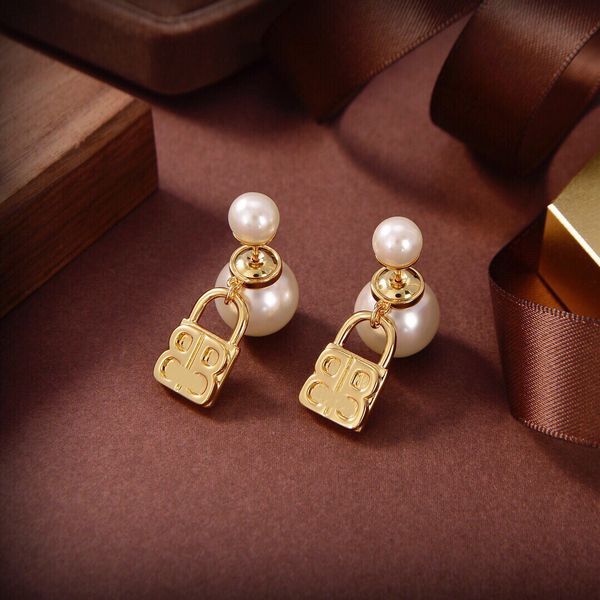 women luxury letter bb stud earrings designer brand earing fashion jewelry metal crystal pearl earring cjeweler for women's gift ohrrin, Golden;silver
women luxury letter bb stud earrings designer brand earing fashion jewelry metal crystal pearl earring cjeweler for women's gift ohrrin, Golden;silver