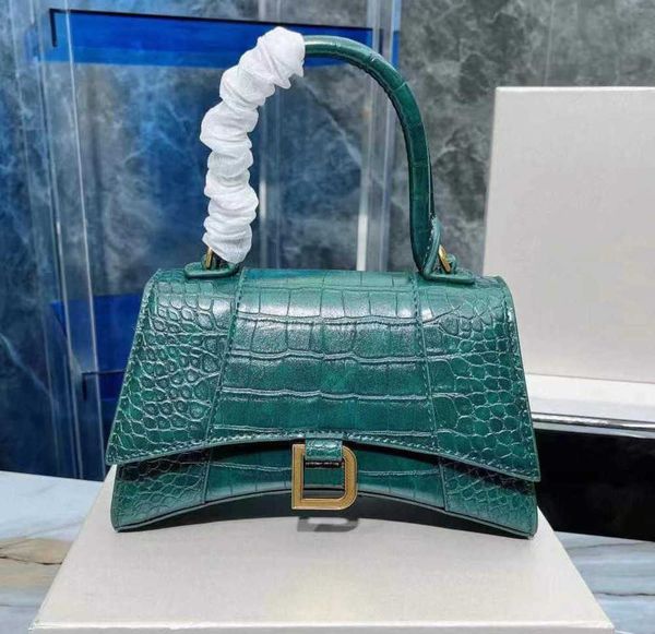 shoulder bags 2022 lady shopping fashion handbags women totes cross body half moon luxury genuines leather classic retro 22
shoulder bags 2022 lady shopping fashion handbags women totes cross body half moon luxury genuines leather classic retro 22