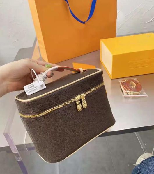 2023 large capacity luxury designer tote bags fashion shoulder bags designer old flower make up pouch fashion luxurys cosmetic handbag shoul
2023 large capacity luxury designer tote bags fashion shoulder bags designer old flower make up pouch fashion luxurys cosmetic handbag shoul