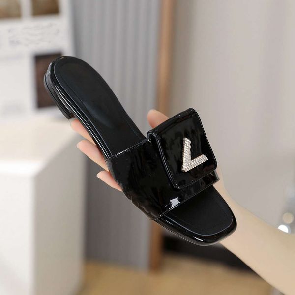 fashion slippers 2023 luxury design summer louisity men and women viutonity flat shoes thick sole leather rubber letter logo casual cartoon, Black
fashion slippers 2023 luxury design summer louisity men and women viutonity flat shoes thick sole leather rubber letter logo casual cartoon, Black