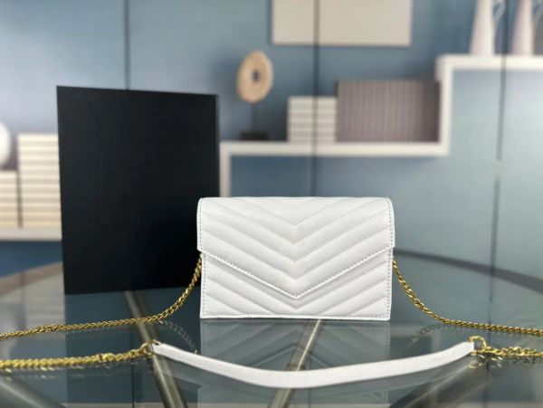 High Quality Fashion Luxurys Designers Bags Women Handbags Black Gold Caviar Chain Shoulder Crossbody, White
High Quality Fashion Luxurys Designers Bags Women Handbags Black Gold Caviar Chain Shoulder Crossbody, White