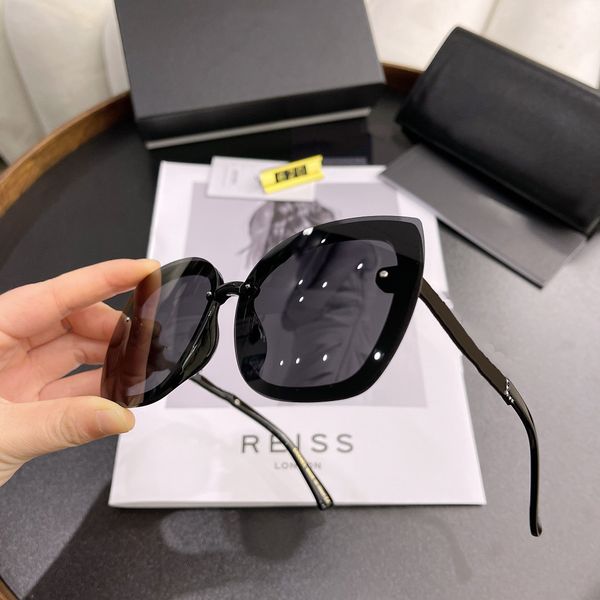 grandma xiang's home sunglasses rectangle sunglasses polarized lens,five color frame optional design model, White;black
grandma xiang's home sunglasses rectangle sunglasses polarized lens,five color frame optional design model, White;black